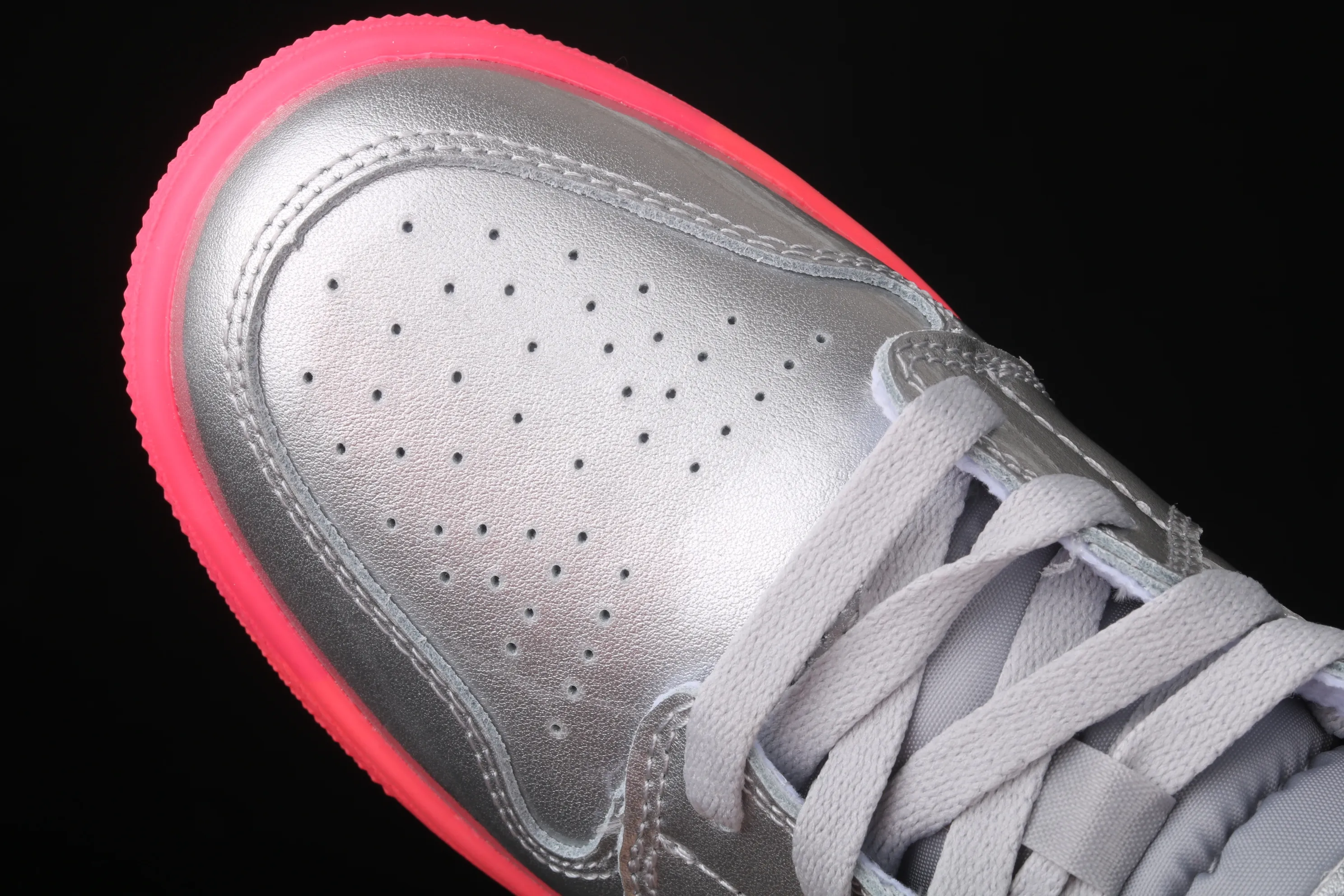 All categories Air Jordan Jordan series basketball shoes Air Jordan 1 Mid Air Jordan 1 Mid SE AJ1 Joe 1 silver powder patent leather mid-top basketball shoes 555112-006